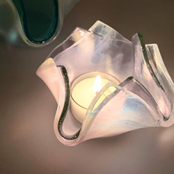 Lucent lotus / ガラスのキャンドルホルダー　ラベンダー×ホワイト 5枚目の画像