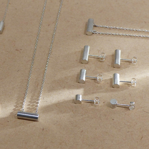 silver tutu 円柱 ピアス ピアス（スタッド・一粒） dotwire