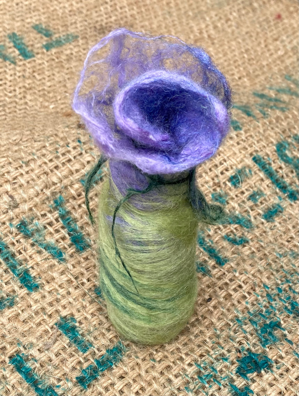 羊毛氈療癒系手作品~花瓶/花器/花花飾界-紫藍色系.綻放 第6張的照片