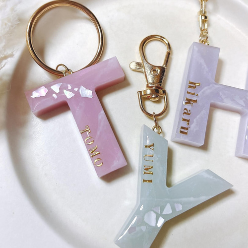 名入れ】イニシャルレジンキーホルダー♡大理石柄くすみカラー