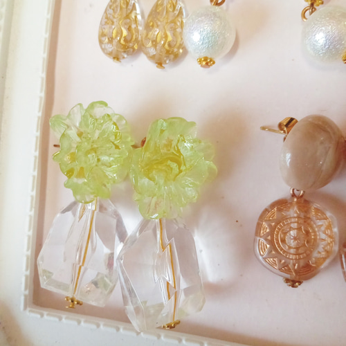 ハンドメイドピアス⑤〉在庫処分❀お花パール系7個セット ベージュ 