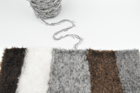 【お得！】動物の毛のような手編み糸！ファー ダークグレイ (灰色)(500g) 手芸に適した楽しい毛糸！ 5枚目の画像