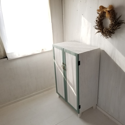 ナチュラルテイスト キャビネット 観音開きタイプ 扉付 収納棚 天板