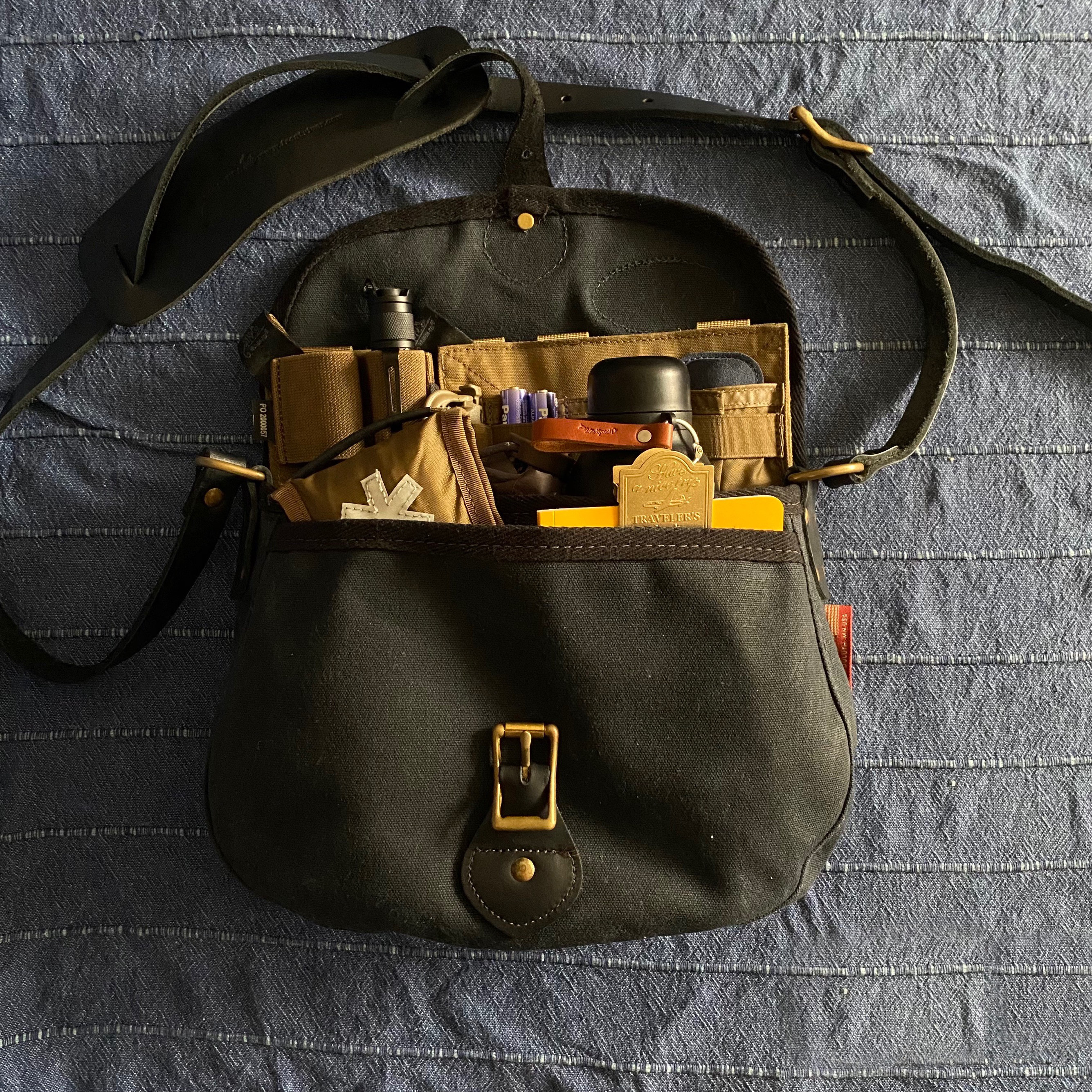 本革と帆布 撥水、防汚キャンプバッグ メッセンジャーバッグ