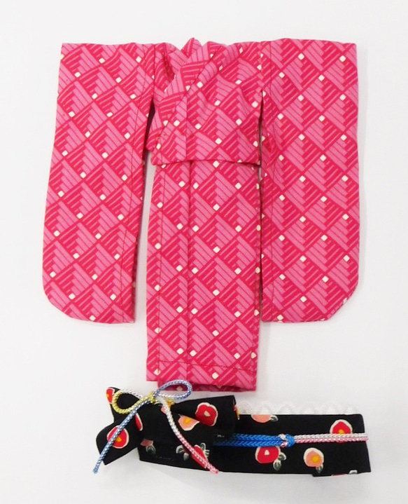 【リカちゃん用着せ替え服】幾何学模様の着物・スクエア・ピンク・振袖・帯セット 6枚目の画像