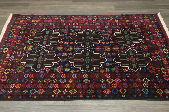 多色使いの美しいペルシアンバルーチ　手織り絨毯　部族絨毯　トライバルラグ　アクセントラグ　113x194cm　＃141 