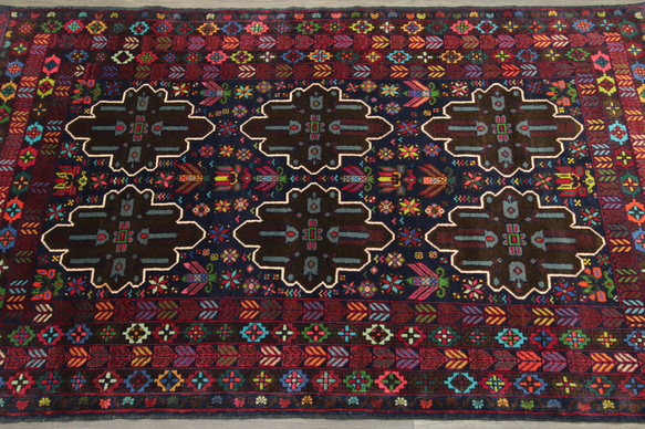 多色使いの美しいペルシアンバルーチ　手織り絨毯　部族絨毯　トライバルラグ　アクセントラグ　113x194cm　＃141 