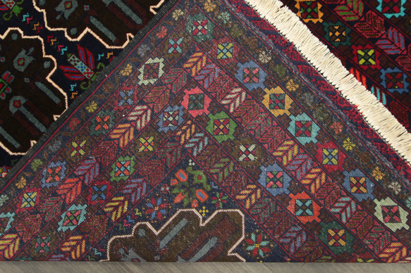 多色使いの美しいペルシアンバルーチ　手織り絨毯　部族絨毯　トライバルラグ　アクセントラグ　113x194cm　＃141 