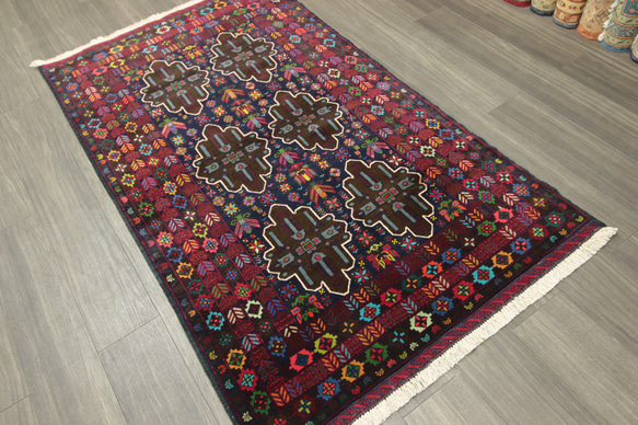 多色使いの美しいペルシアンバルーチ　手織り絨毯　部族絨毯　トライバルラグ　アクセントラグ　113x194cm　＃141 