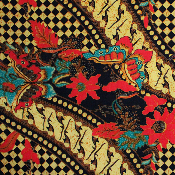 バティック 生地 インドネシア ジャワ更紗 華やかな花と蝶、パラン柄のコンビネーションモチーフ 2枚目の画像