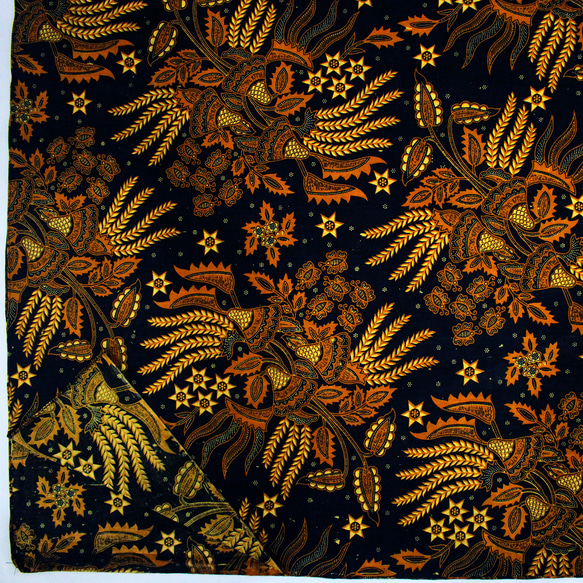 バティック 生地 インドネシア ジャワ更紗 植物と昆虫のコンビネーションモチーフ 3枚目の画像