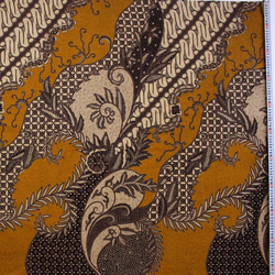 バティック 生地 インドネシア ジャワ更紗 植物とパラン柄のコンビネーションモチーフ ゴールドイエロー 2枚目の画像