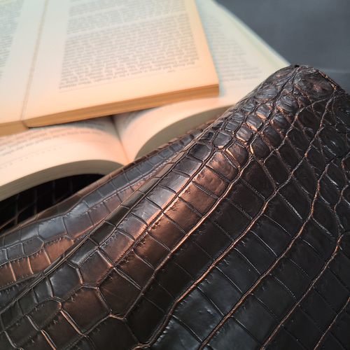 ワニ革 クロコ 半艶マット 黒「長財布製作向け」サイズ No.CM0045
