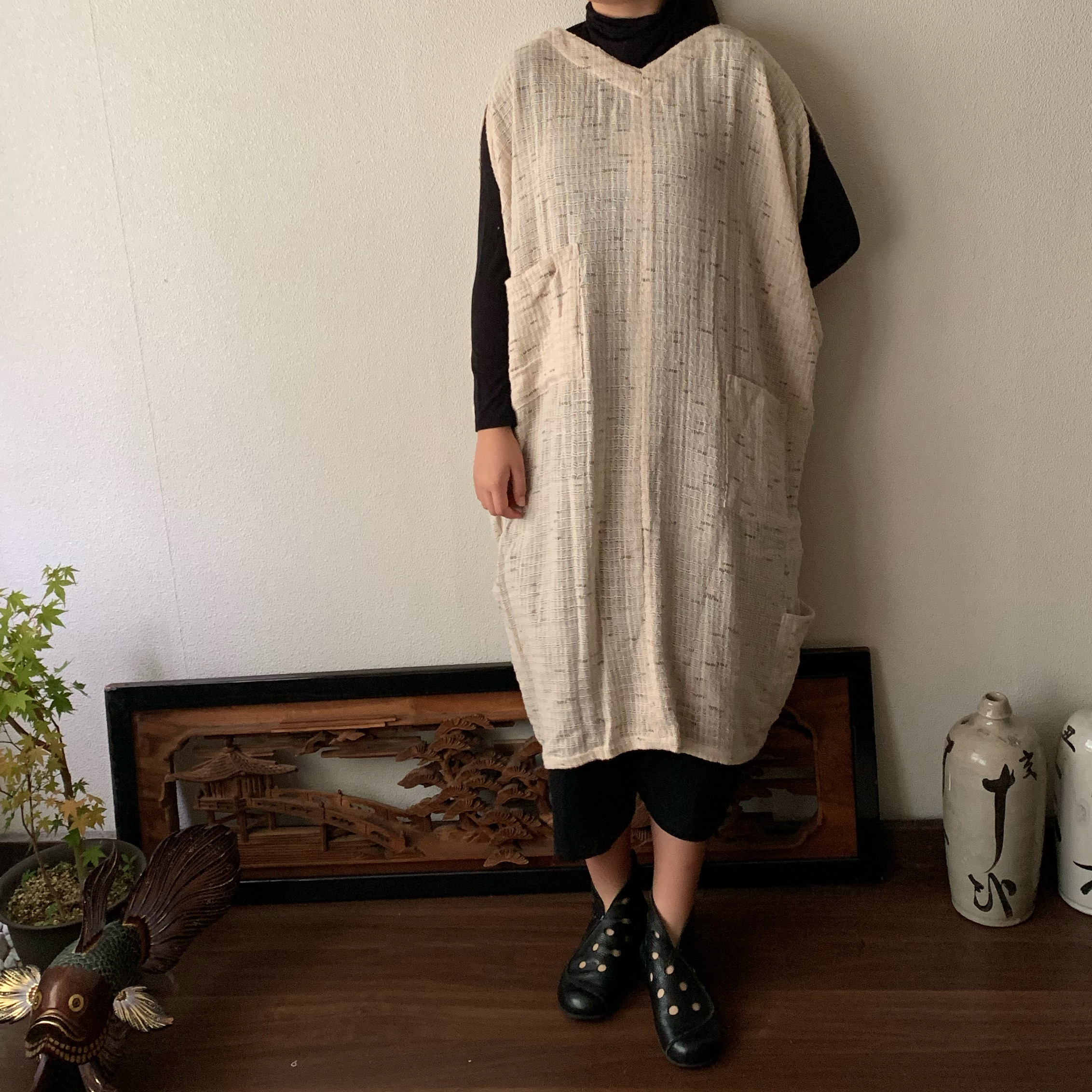 前後で着こなせる手織り綿ワンピース　一着で何通りも楽しめ、袖とポケットでも遊ぶ　白絣 20,717円