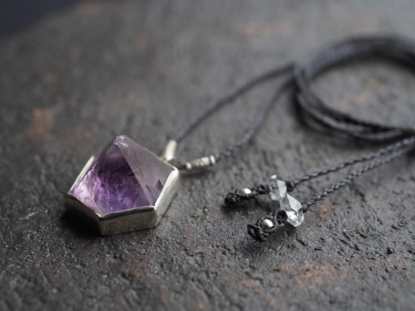 goethite in amethyst silver necklace (hachisu) 6枚目の画像