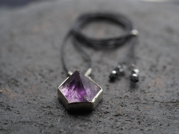 goethite in amethyst silver necklace (hachisu) 7枚目の画像