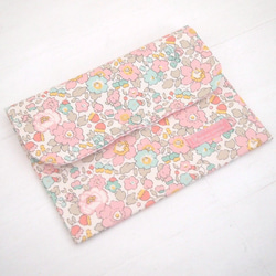 リバティ 母子手帳ケース ベッツィ/ライトピンク B6サイズ マルチケース 2枚目の画像