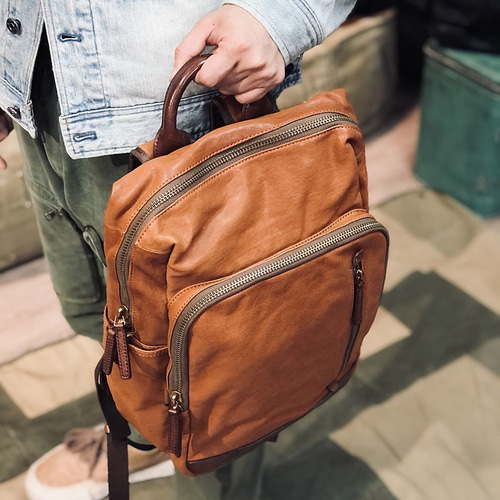【新品】キャメル　多機能ポケットバックパック リュック　本革　牛革 全2色 高級牛革製」ビジネスリュック メンズ バックパック本革 大容量