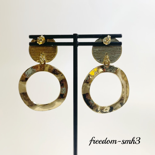 個性的 ダルメシアンドット柄のサークルピアス ピアス（スタッド・一粒 
