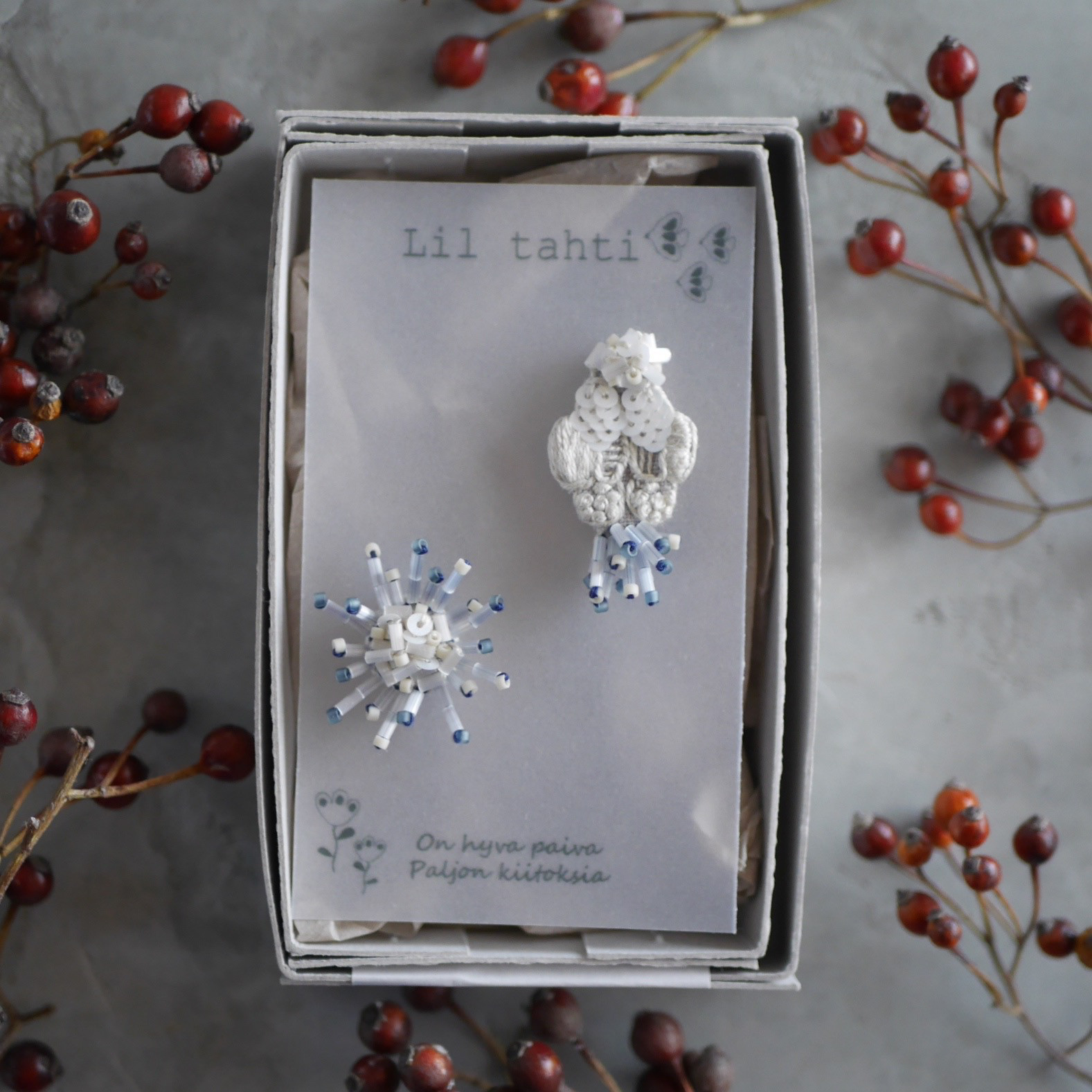 linen tori刺繍ピアス/イヤリング(グレージュ)【受注制作】