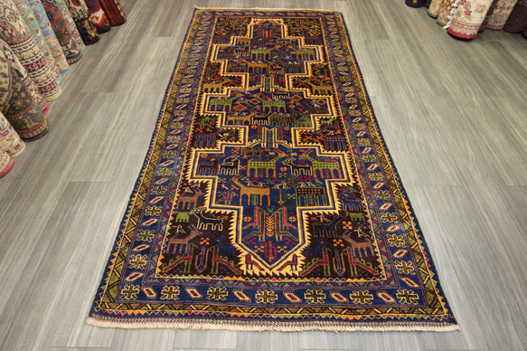 動物モチーフの楽園デザイン　アフガニスタン　部族絨毯　トライバルラグ　オールド手織り絨毯　110x215cm　＃237 1枚目の画像