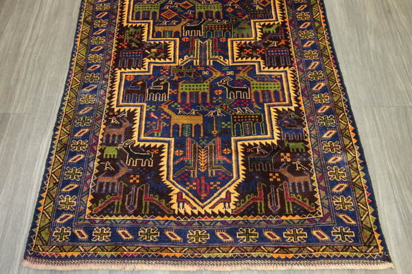 動物モチーフの楽園デザイン　アフガニスタン　部族絨毯　トライバルラグ　オールド手織り絨毯　110x215cm　＃237 3枚目の画像