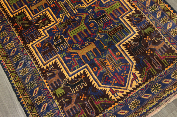 動物モチーフの楽園デザイン　アフガニスタン　部族絨毯　トライバルラグ　オールド手織り絨毯　110x215cm　＃237 9枚目の画像