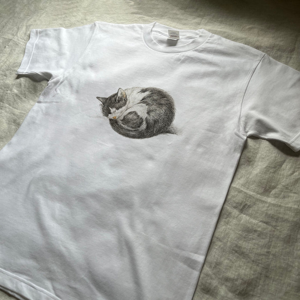 ヘビーウェイトTシャツ / ジャン ベルナール「丸まって 眠る 猫 (1825)」 Tシャツ ニャンモナイト 絵 レトロ 1枚目の画像