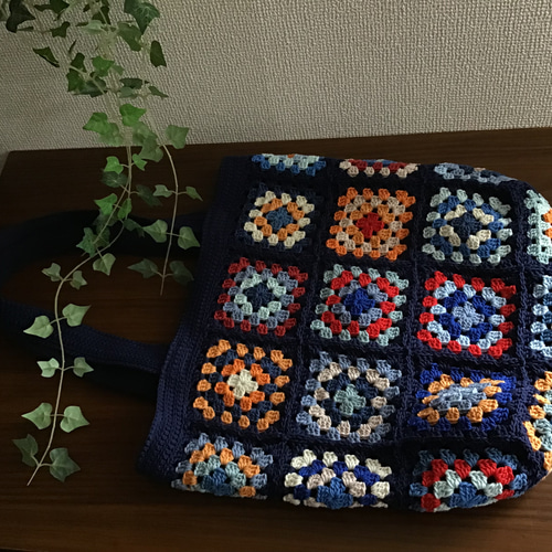 コットン肩掛けグラニースクエアランダムモチーフバック(ネイビーor