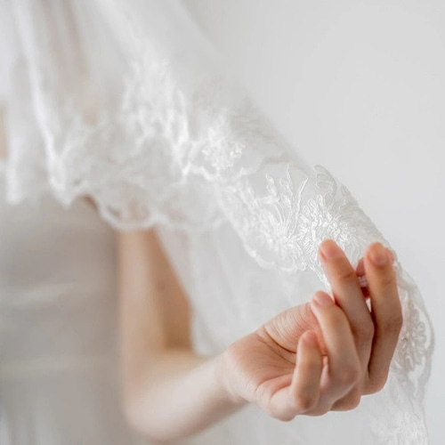 ボタニカルな刺繍がナチュラルな ウェディングベール3m veil