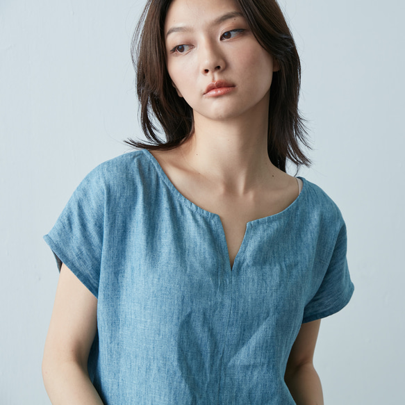 經典V領上衣 - 丹寧 Signature v neck top - Denim 第2張的照片