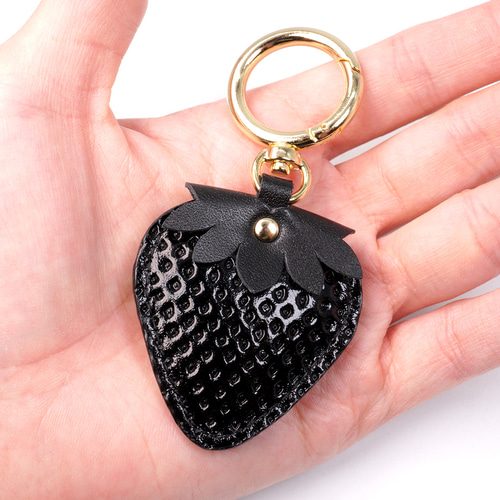 ヘタ付き黒いちごなキーホルダー（牛革製） キーリング EARL'S