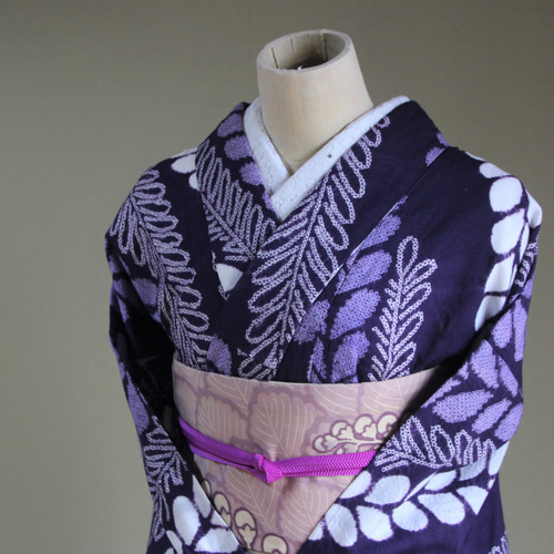 ◇現代 有松鳴海絞 浴衣◇【藤色×青紫】斜めにはしる藤の花がモダン 袖