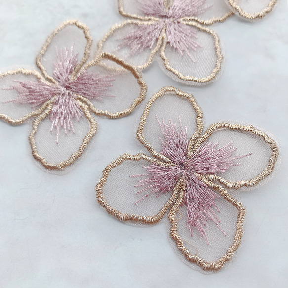 4枚【ef5-1】 刺繍 　フラワーパーツ 花　オーガンジー 2枚目の画像