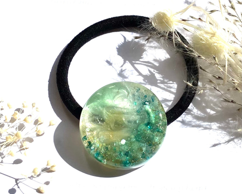 ミントグリーンボタニカル調ラウンドレジンヘアゴム ミントグリーン