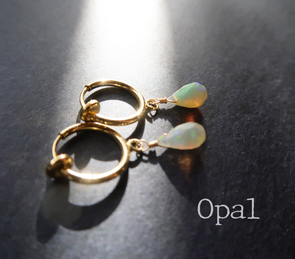 煌めく虹色の遊色…《C》エチオピア産オパールブリオレットカットピアス