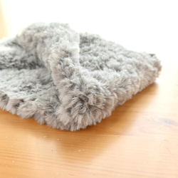 【３日以内に発送！】もふもふ エコファー クロス ネックウォーマー ⛄ グレー ⛄ 4枚目の画像