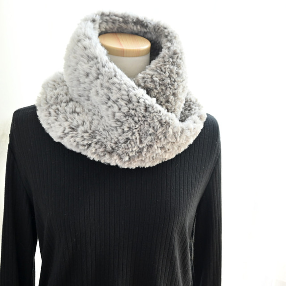 【３日以内に発送！】もふもふ エコファー クロス ネックウォーマー ⛄ グレー ⛄ 5枚目の画像