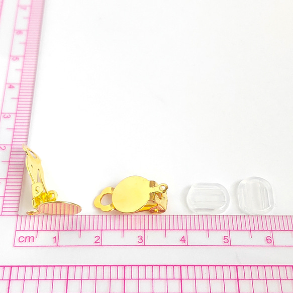 【10個】 平皿カン付き  蝶バネ式・クリップ式イヤリングパーツ  シリコンカバー付き  ゴールド 2枚目の画像