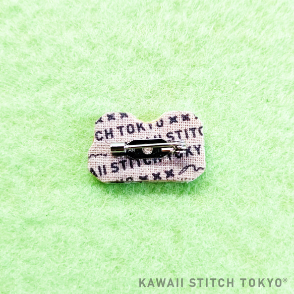 かに【ブローチ】バッチ バッジ ピン カニ 海の生き物 crab 刺繍 かわいい クロスステッチ ポップ 4枚目の画像