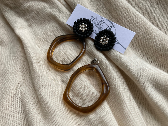 Black×hexagon brown ring ピアス・イヤリング 4枚目の画像