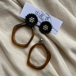 Black×hexagon brown ring ピアス・イヤリング 2枚目の画像