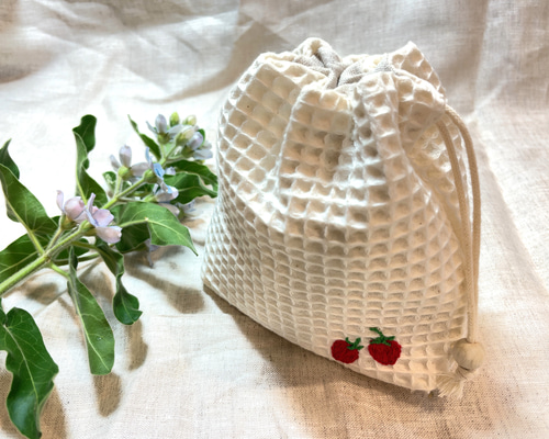 ぷっくり苺の巾着ポーチ 小物入れ 厚手 ハンドメイド 巾着袋