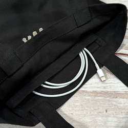【母の日ギフト】【送料無料】驚き猫ワンポイント刺繍の内ポケット付きキャンバス ミニトートバッグとミニポーチのセット 9枚目の画像