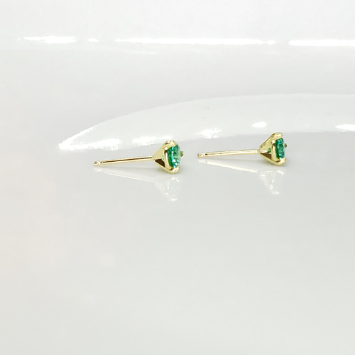 パライバトルマリン ピアス 4mm k18イエローゴールド グリーン強め