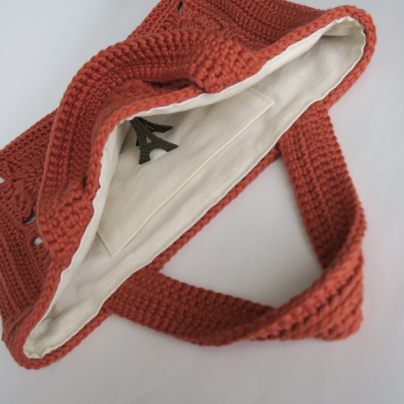 フラワーモチーフのバッグ　テラコッタ　横長　手編み　コットン糸　【受注制作】 5枚目の画像