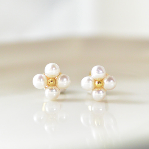 パールフラワーピアス | ピアス | Noela OFFICIAL WEB STORE