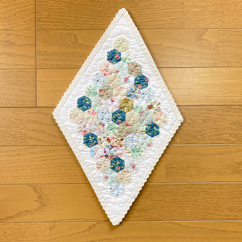 パッチワークキルト ヘキサゴンの菱形キルト タペストリーにも