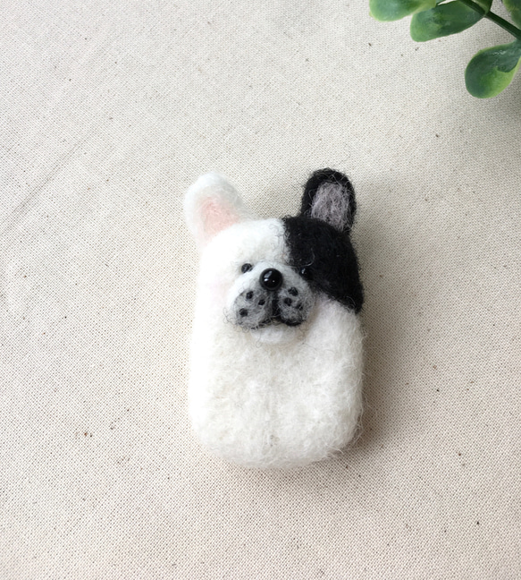 羊毛フェルト 刺繍 ブローチ フレンチブルドック ハンドメイド