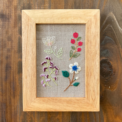 クロスステッチの額装パネル 蝶々と薔薇 黒 ラベンダー ☆『送料無料